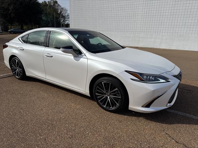 2023 Lexus ES 350's photo