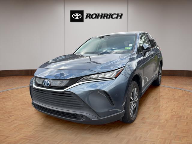 2022 Toyota Venza LE's photo