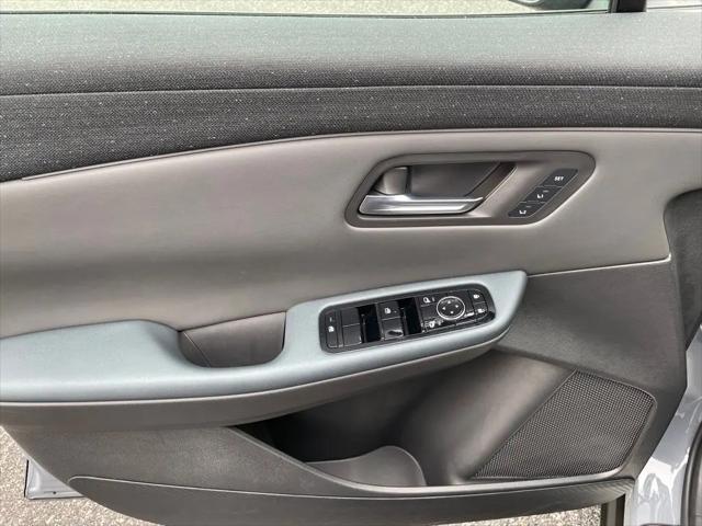 2026 Nissan LEAF PLATINUM+