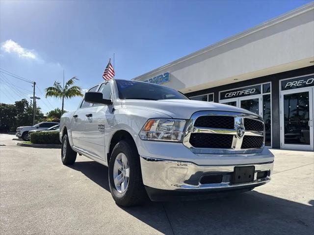 2022 Ram 1500 Classic SLT Crew Cab 4x2 5'7" Box
