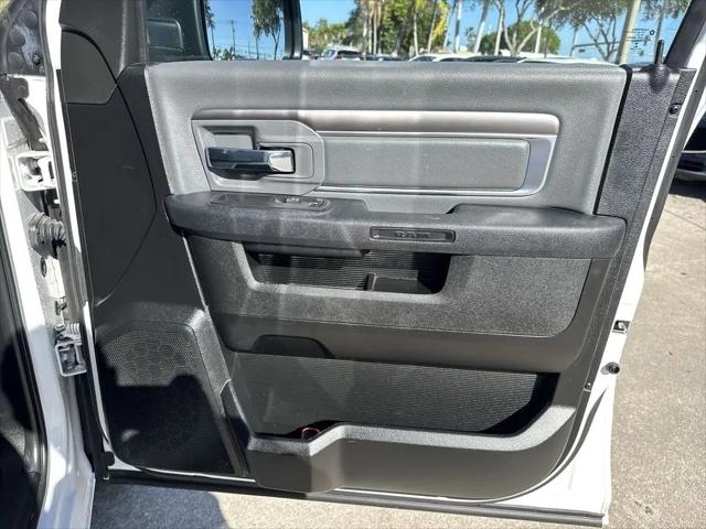 2022 Ram 1500 Classic SLT Crew Cab 4x2 5'7" Box