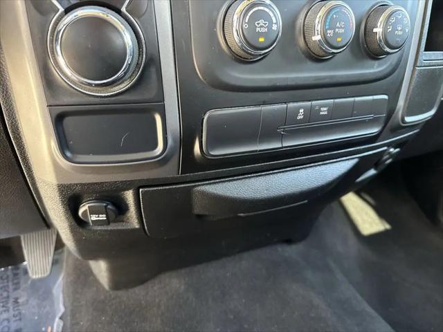 2022 Ram 1500 Classic SLT Crew Cab 4x2 5'7" Box