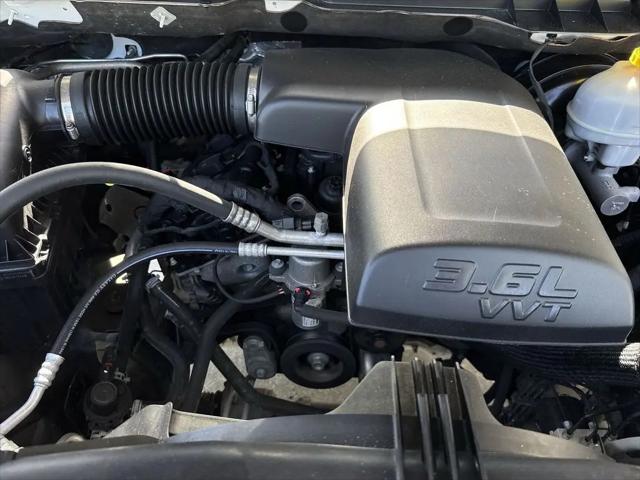 2022 Ram 1500 Classic SLT Crew Cab 4x2 5'7" Box