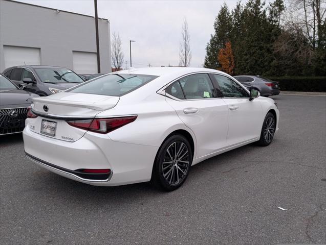 2025 Lexus ES 300h 300h