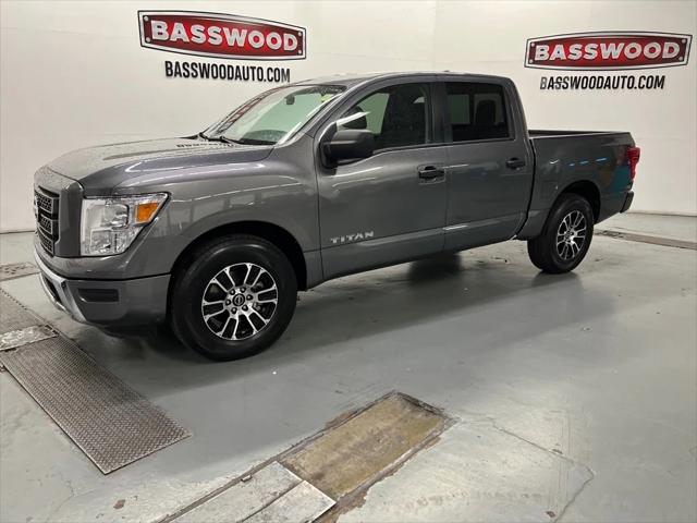 2023 Nissan TITAN Crew Cab SV 4x2