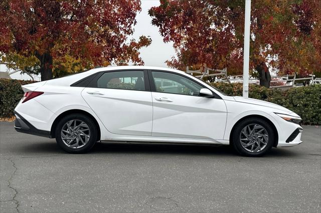 2024 Hyundai Elantra SEL 2024 Hyundai Elantra SEL