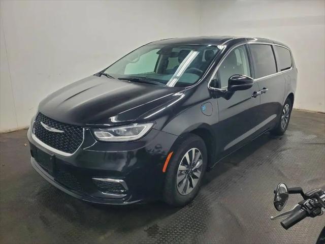 2023 Chrysler Pacifica Hybrid Touring L for sale in Fairfield, OH