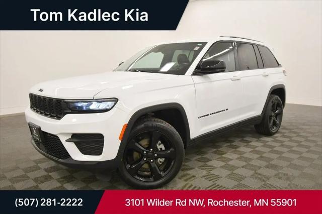 2022 Jeep Grand Cherokee Altitude 4x4 for sale in Rochester, MN