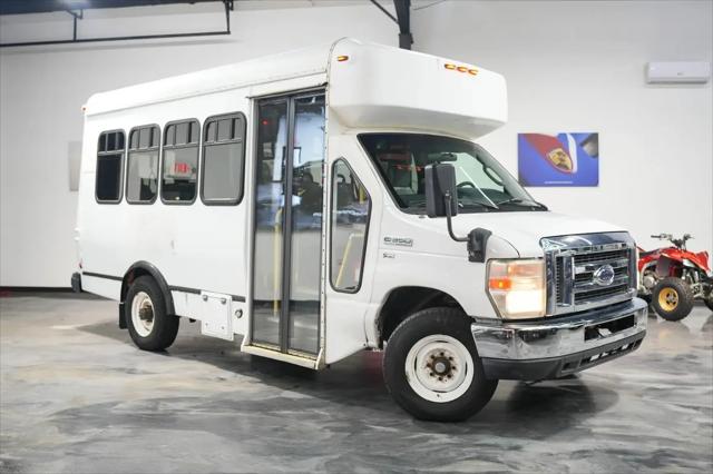 2011 Ford E-350 Cutaway E-350
