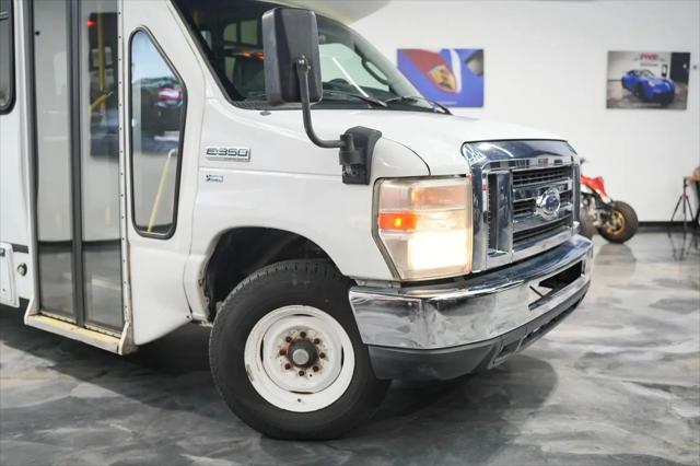 2011 Ford E-350 Cutaway E-350