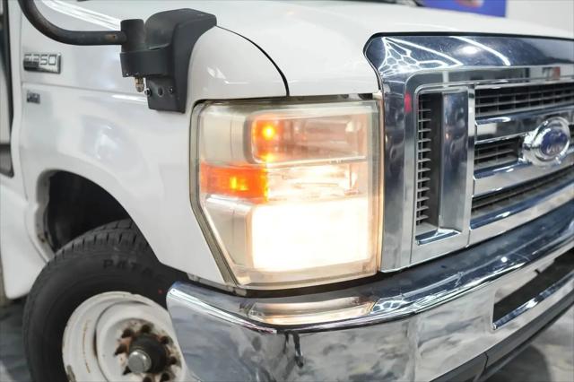 2011 Ford E-350 Cutaway E-350