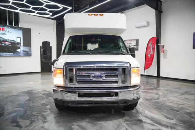2011 Ford E-350 Cutaway E-350