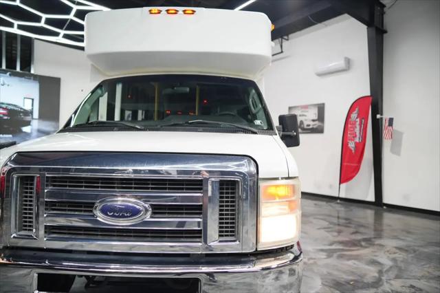 2011 Ford E-350 Cutaway E-350