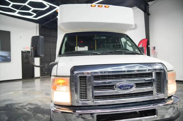 2011 Ford E-350 Cutaway E-350