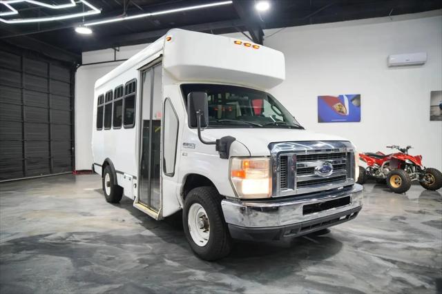 2011 Ford E-350 Cutaway E-350