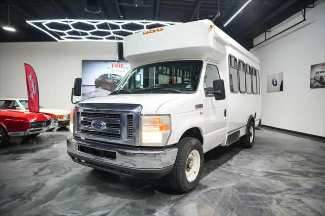 2011 Ford E-350 Cutaway E-350