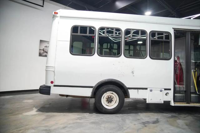 2011 Ford E-350 Cutaway E-350