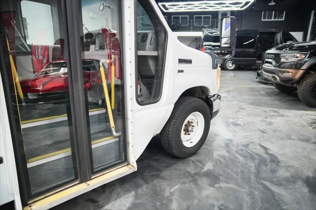 2011 Ford E-350 Cutaway E-350