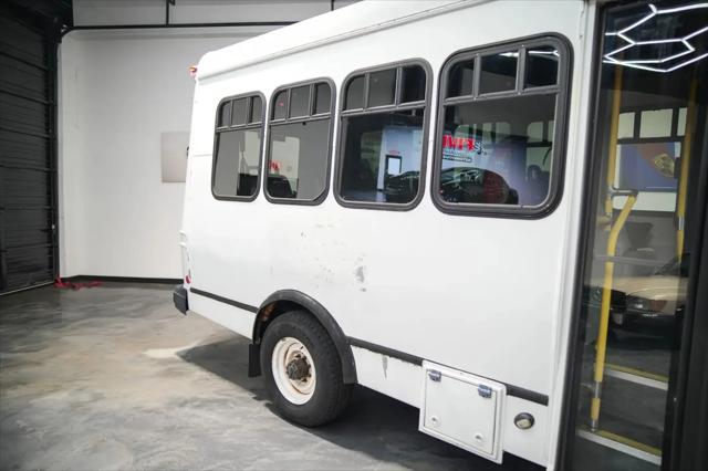 2011 Ford E-350 Cutaway E-350