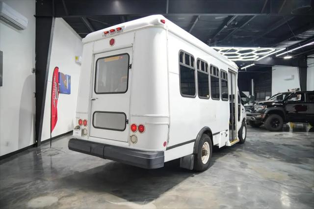 2011 Ford E-350 Cutaway E-350