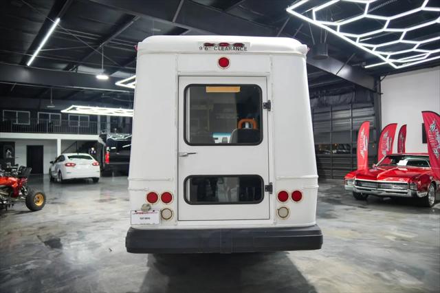 2011 Ford E-350 Cutaway E-350