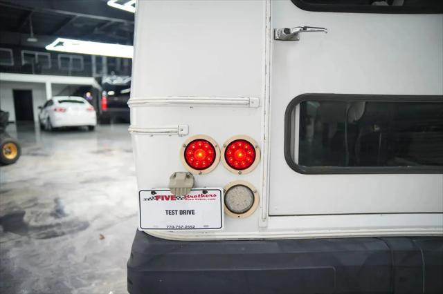 2011 Ford E-350 Cutaway E-350