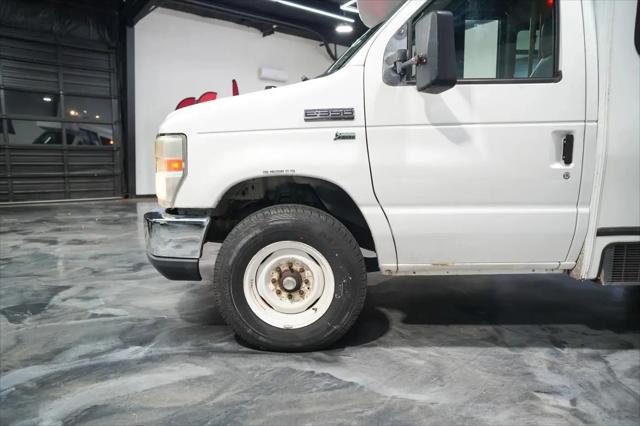 2011 Ford E-350 Cutaway E-350