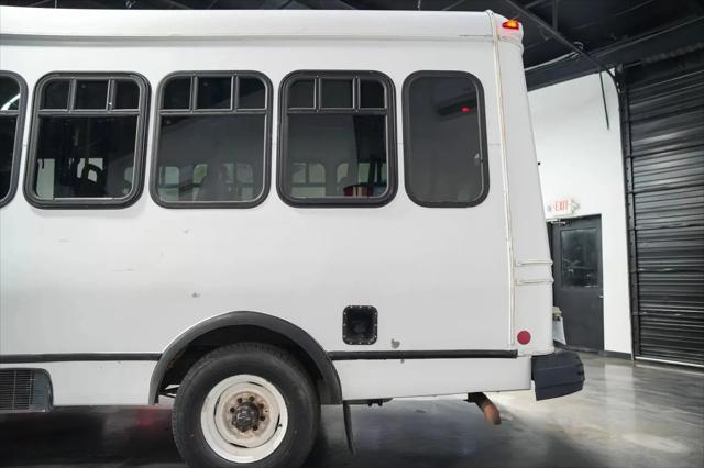 2011 Ford E-350 Cutaway E-350