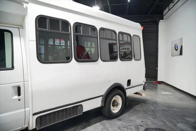 2011 Ford E-350 Cutaway E-350