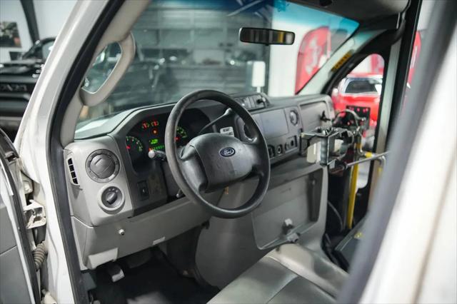 2011 Ford E-350 Cutaway E-350