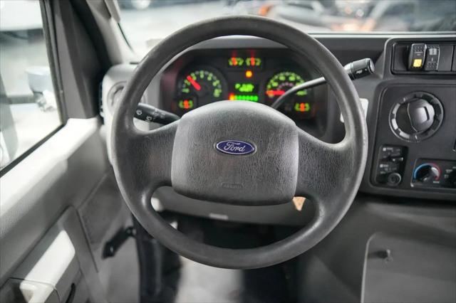 2011 Ford E-350 Cutaway E-350