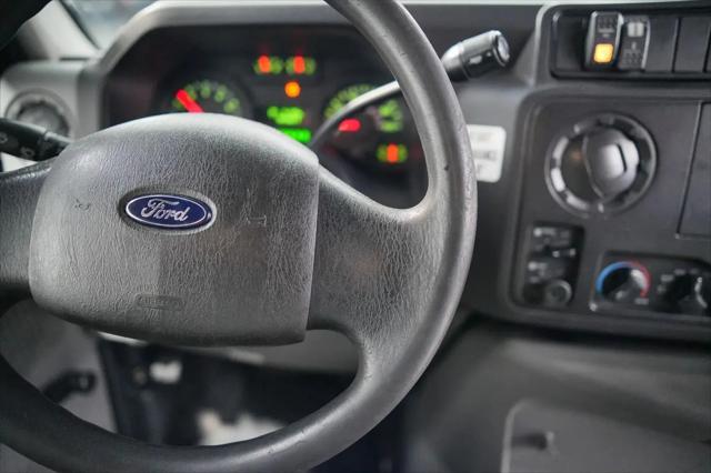 2011 Ford E-350 Cutaway E-350