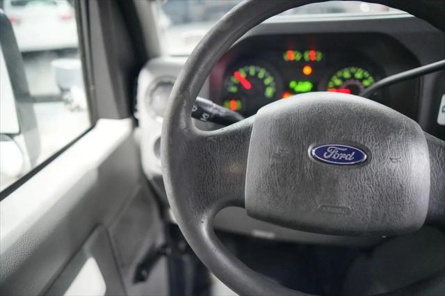 2011 Ford E-350 Cutaway E-350