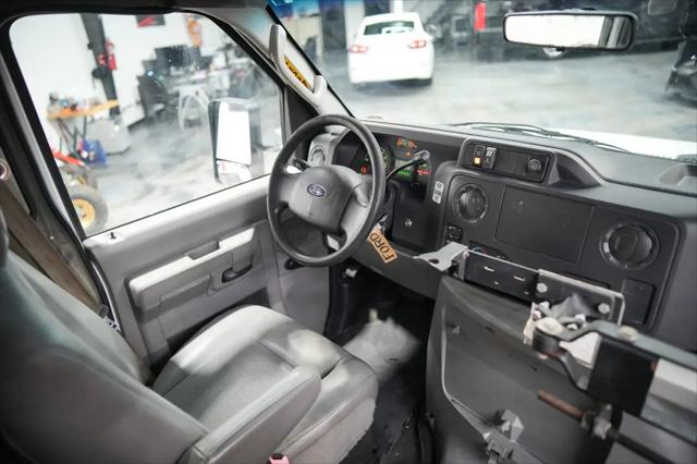 2011 Ford E-350 Cutaway E-350