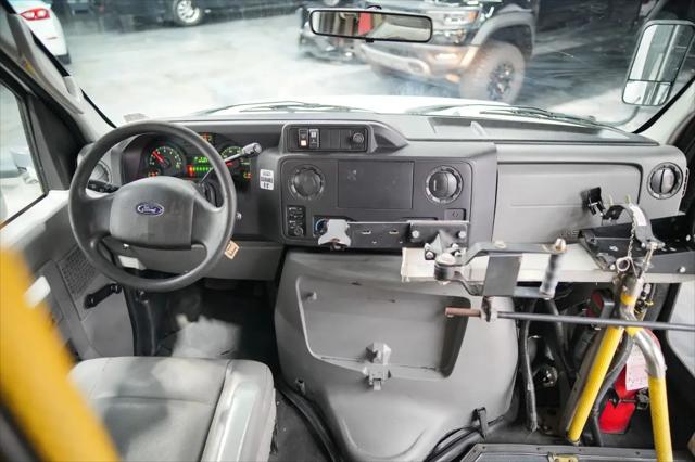 2011 Ford E-350 Cutaway E-350