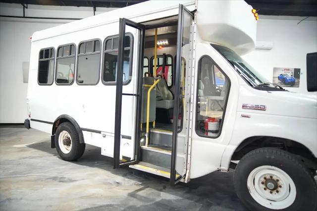 2011 Ford E-350 Cutaway E-350