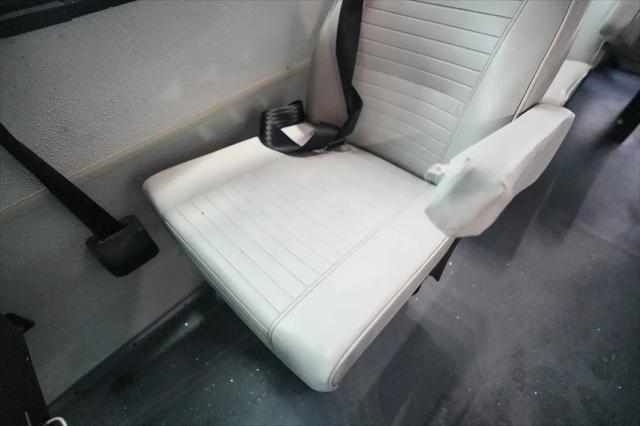 2011 Ford E-350 Cutaway E-350