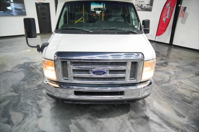 2011 Ford E-350 Cutaway E-350