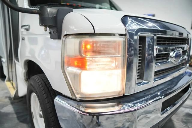 2011 Ford E-350 Cutaway E-350