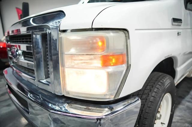 2011 Ford E-350 Cutaway E-350