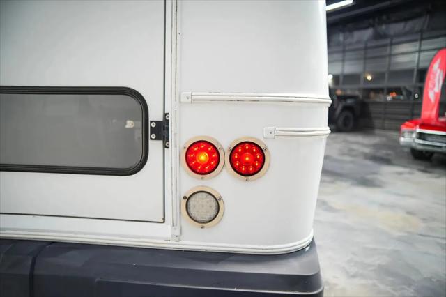 2011 Ford E-350 Cutaway E-350