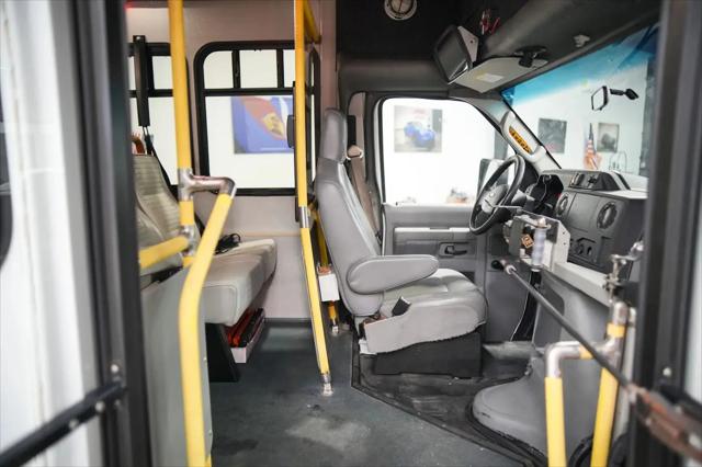 2011 Ford E-350 Cutaway E-350
