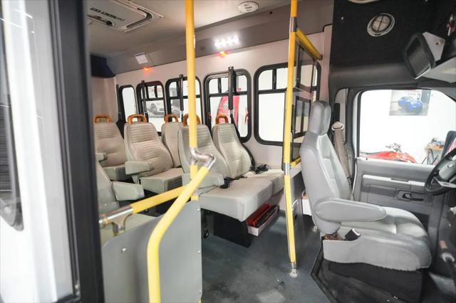 2011 Ford E-350 Cutaway E-350