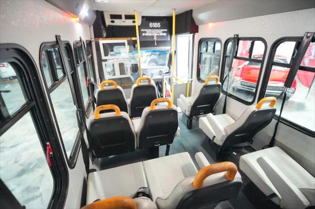 2011 Ford E-350 Cutaway E-350