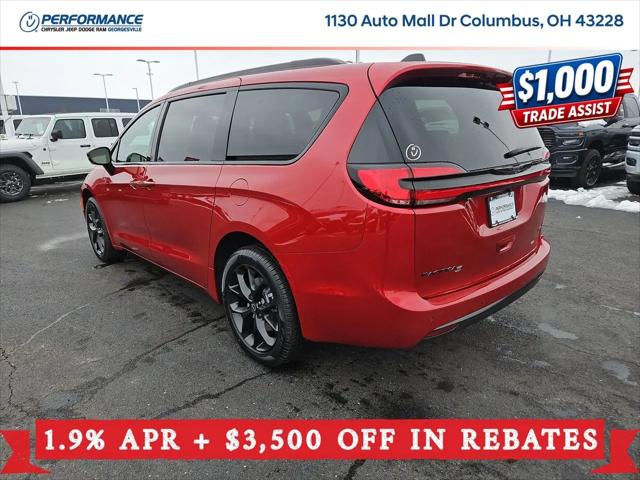 2026 Chrysler Pacifica Select AWD