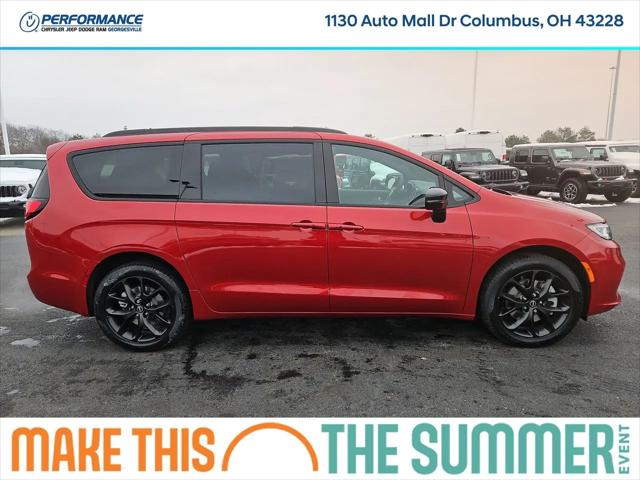 2026 Chrysler Pacifica Select AWD