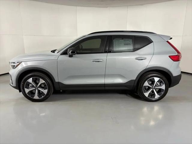 2026 Volvo XC40 Core, B4 FWD Gas (mild hybrid), Dark