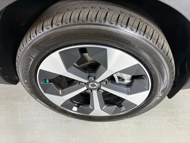2026 Volvo XC40 Core, B4 FWD Gas (mild hybrid), Dark