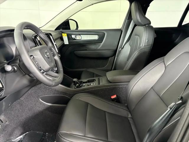 2026 Volvo XC40 Core, B4 FWD Gas (mild hybrid), Dark
