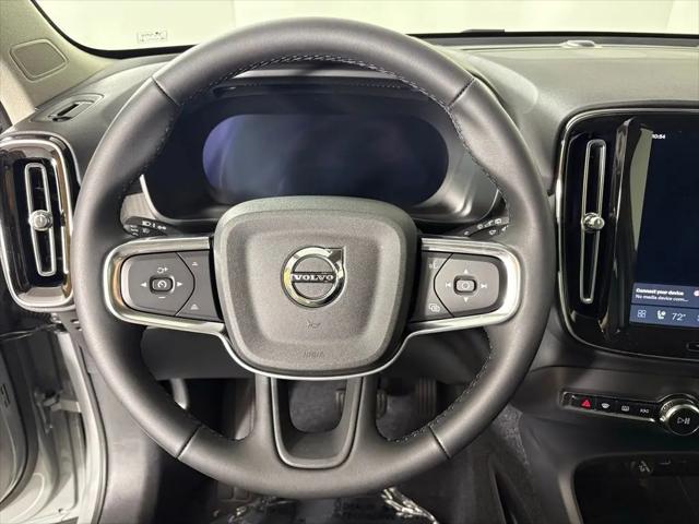 2026 Volvo XC40 Core, B4 FWD Gas (mild hybrid), Dark